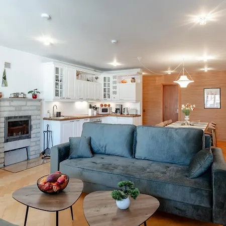 Airhome - Library Apartment